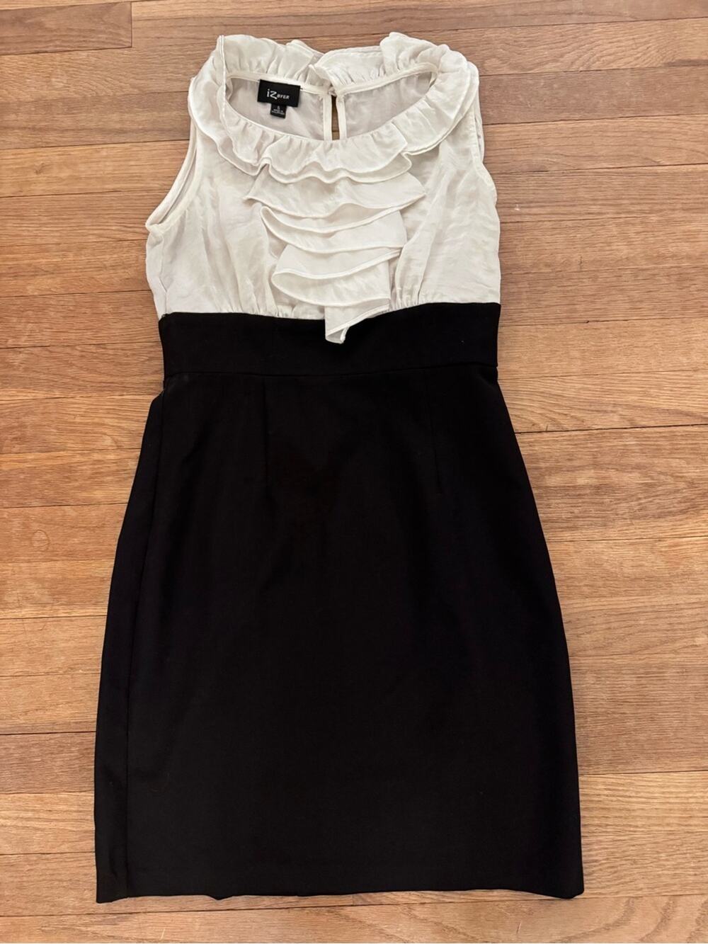 iz Byer Women's Black White Ruffled Knee Length Sheath Dress - Size 5
B5